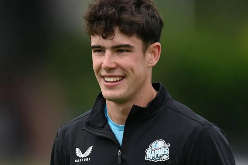 20 வயது சுழற்பந்து வீச்சாளரான ஜோஷ் பேக்கரின் அகால மரணத்தால் இங்கிலாந்து அதிர்ச்சி.