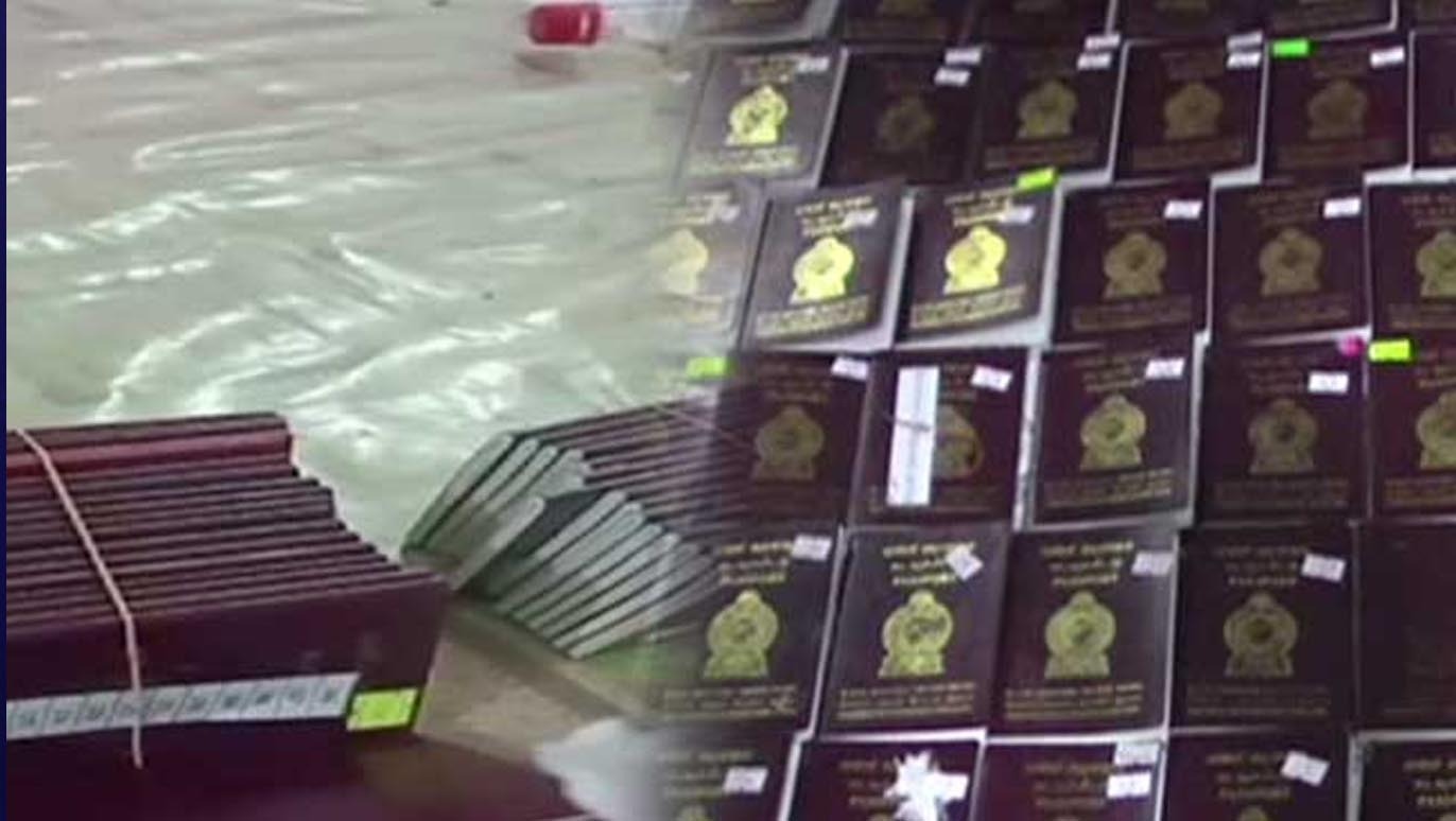 மஹரகம வடிகாலில் ஒரு தொகை கடவுச்சீட்டுகள்.