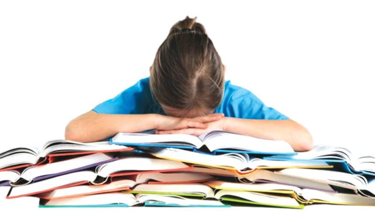 தேர்வு காரணமாக மனச்சோர்வடைய வேண்டாம் – 1926 எண்ணிற்கு அழைக்கவும்.