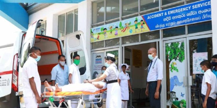 வாகன விபத்தில் உயிரிழந்த இளைஞனின் நண்பர்கள் யாழ் வைத்தியசாலையின் சொத்துக்களை அடித்து நொறுக்கினர்!