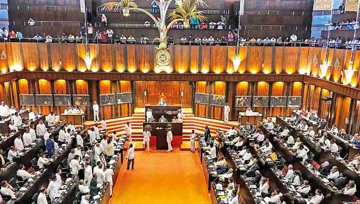 அமைச்சரவையில் இருந்து விஜயதாஸவை நீக்குங்கள்! – ஜனாதிபதியிடம் மீண்டும் கோரிக்கை.