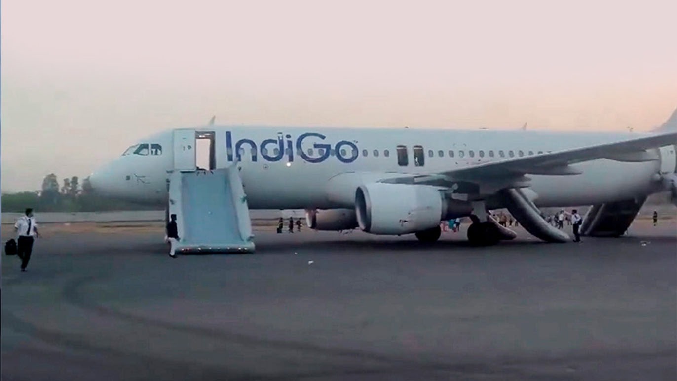 வெடிகுண்டு மிரட்டல் காரணமாக  விமானம் நின்றது!