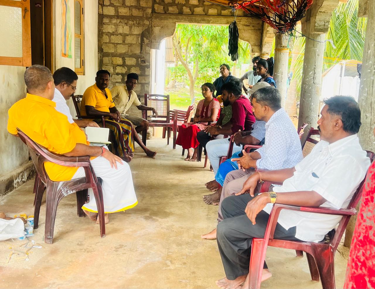 காணாமல்போன மீனவர்களின் வீடுகளுக்குச் சென்ற சிறீதரன்  – குடும்பத்தினருடன் கலந்துரையாடினார்.