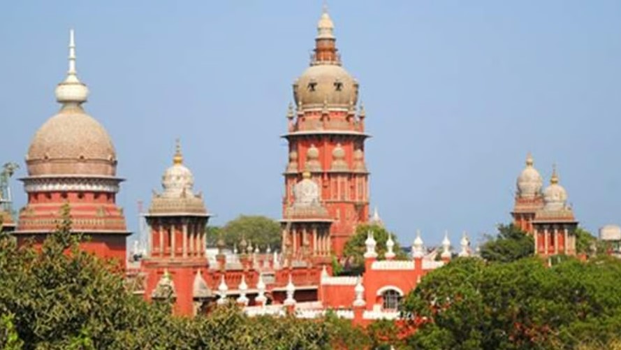 போக்ஸோவில் 20 ஆண்டுகள் தண்டனை பெற்றவா் விடுதலை: பாதிக்கப்பட்ட பெண்ணையே மணந்ததால் நிவாரணம்