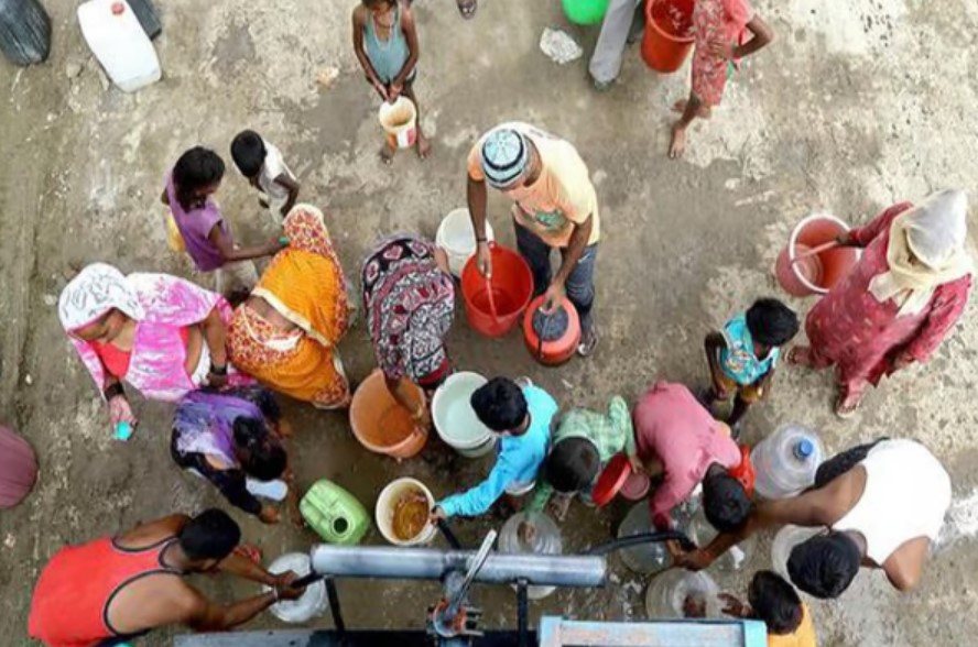 பெங்களூரைத் தொடர்ந்து இங்கேயும் தலைவிரித்தாடும் தண்ணீர் பஞ்சம் – வீணாக்கினால் ரூ.2 ஆயிரம் அபராதம்!