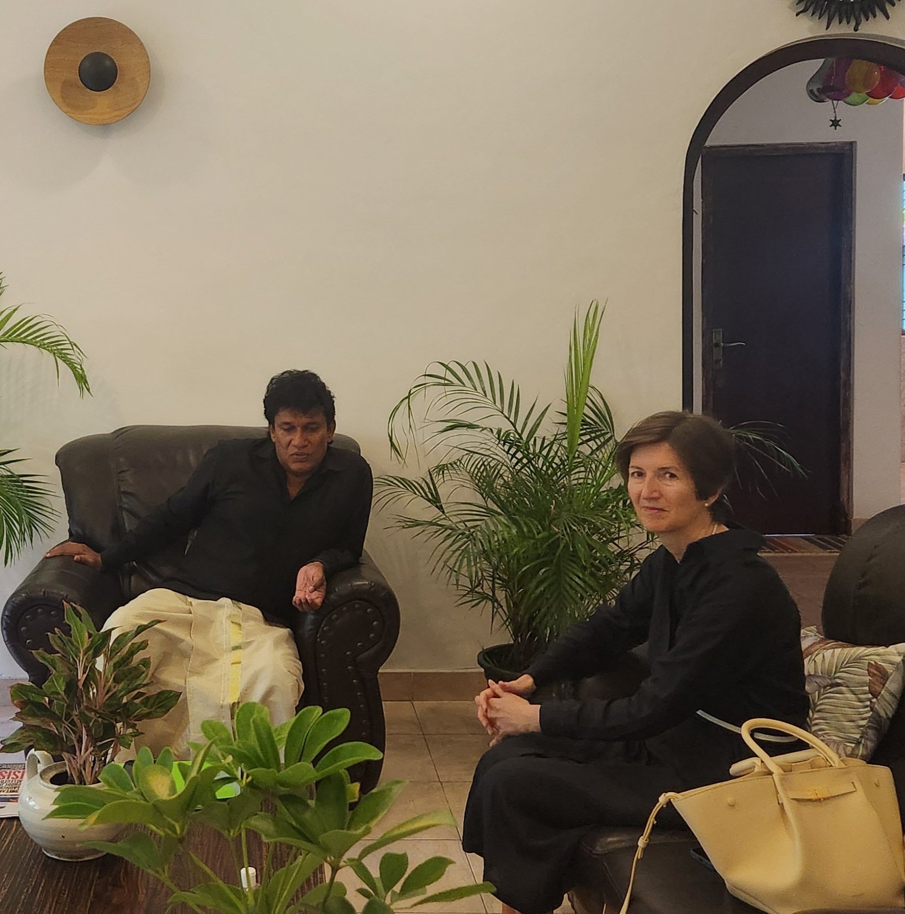 அரசியல் தீர்வு, பொறுப்புக்கூறலில் எந்தவித முன்னேற்றமும் இல்லை!  அதனால் நல்லிணக்கம் இன்னமும் சாத்தியமாகவில்லை என சுவிஸ் தூதுவருடனான சந்திப்பில் மனோ சுட்டிக்காட்டு.