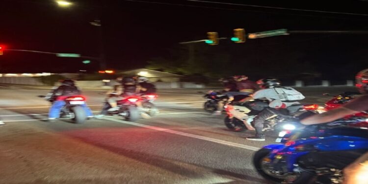 அதிகாலை வேளையில்  பைக் விளையாட்டுக் காட்டிய இளையோர் சிக்கினர்!