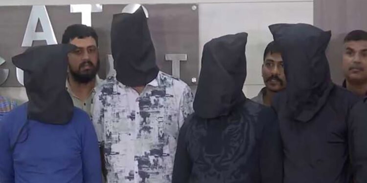 இலங்கை ஐ.எஸ்.ஐ.எஸ் உறுப்பினர்கள் ,  இந்தியாவில் தற்கொலைத் தாக்குதல் நடத்த திட்டம்.