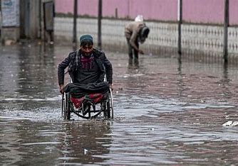 ஆப்கானிஸ்தானில் பெய்து வரும் கனமழையால் ஏற்பட்ட வெள்ளத்தில் சிக்கி 50 பேர் உயிரிழந்தனர்.