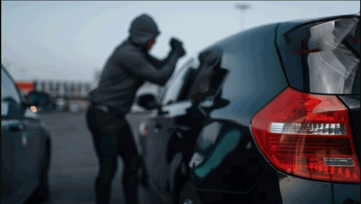 கொழும்பில் ஈரான் தூதுவர் தாக்கப்பட்டுள்ளார்.