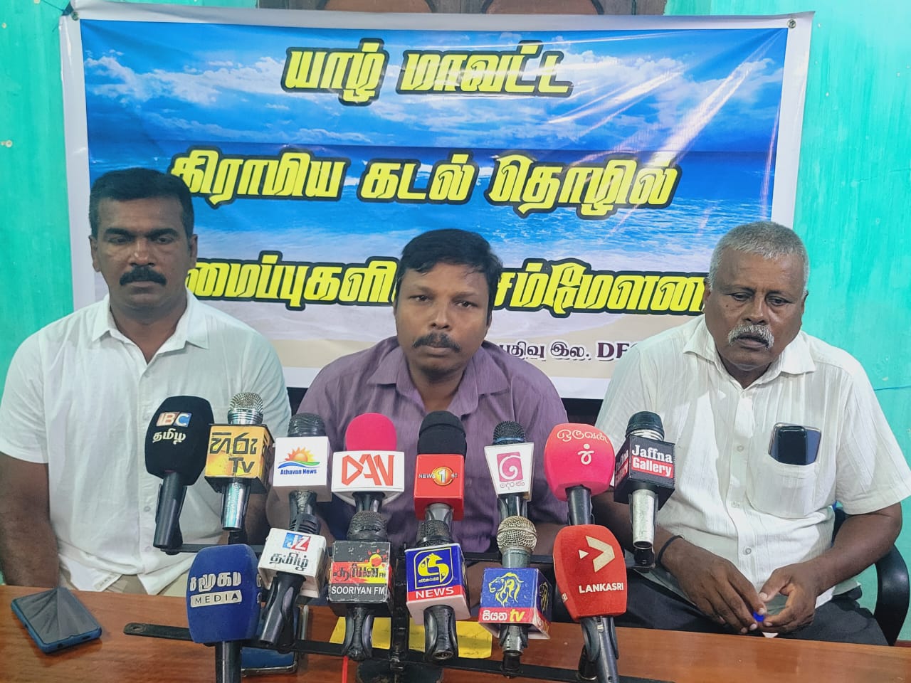 இந்திய மீனவர்களைக் கைது செய்ய முற்பட்ட வேளை  உயிரிழந்த கடற்படைச் சிப்பாய்க்கு யாழ். கடற்றொழிலாளர்கள் இரங்கல்.