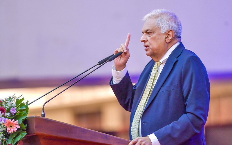 அரசின் பயணத்தை மாற்றினால் மீண்டும் வரிசை யுகம்தான் வரும்  ஜனாதிபதித் தேர்தலில் தனிப்பட்ட வெற்றி, தோல்வி அன்றி நாட்டின் வெற்றி தோல்வியே தீர்மானிக்கப்படும் என்கிறாரா ரணில்.