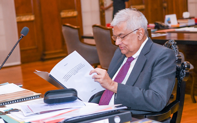 நினைவேந்தல் தொடர்பில் ஆராய நியமிக்கப்பட்ட நிபுணர் குழு அறிக்கை ஜனாதிபதியிடம் கையளிப்பு.