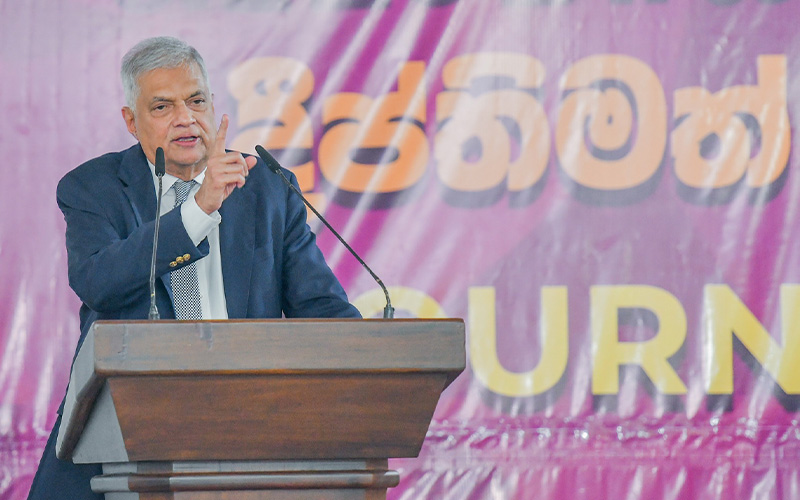 அரசியல் தீர்வுகளைத் தேடும் இந்த நாட்டு மக்கள் பொருளாதாரத் தீர்வுகள் குறித்து அக்கறையில்லை  மன்னாரில் இளையோர் மற்றும் வர்த்தகர்களுடனான சந்திப்பில் ஜனாதிபதி தெரிவிப்பு.