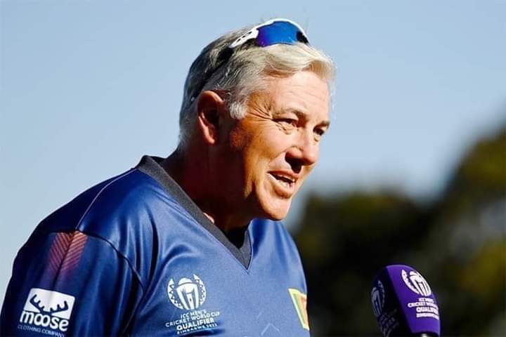 இலங்கை கிரிக்கெட் அணியின் தலைமை பயிற்றுவிப்பாளர் பதவி விலகல்.