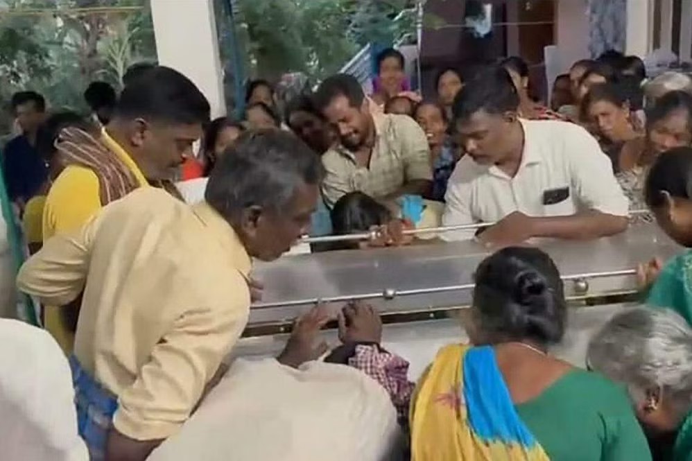 சிங்கப்பூரில் உயிரிழந்த சிவராமனின் நல்லுடல் சொந்த ஊரில் தகனம்.