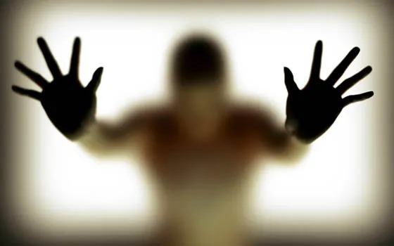 பிரேத பரிசோதனை செய்ய போகும் போது உயிர் பெற்ற சடலம்!