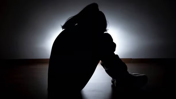 பள்ளி மாணவியை கூட்டு பலாத்காரம் செய்த கும்பல் கைது.