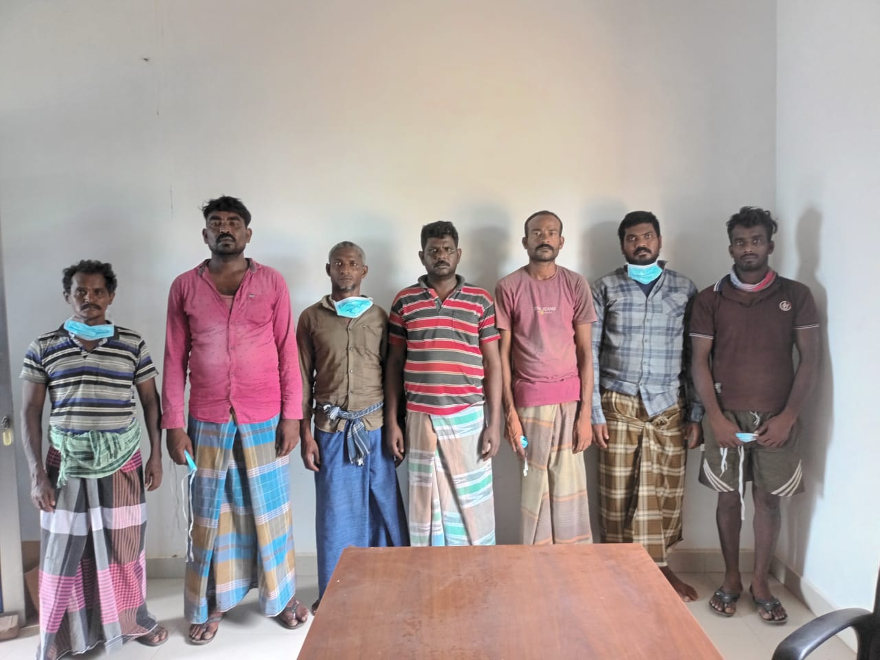 நெடுந்தீவில் கைதான இந்திய மீனவர்களில் இருவர் இலங்கையர்!