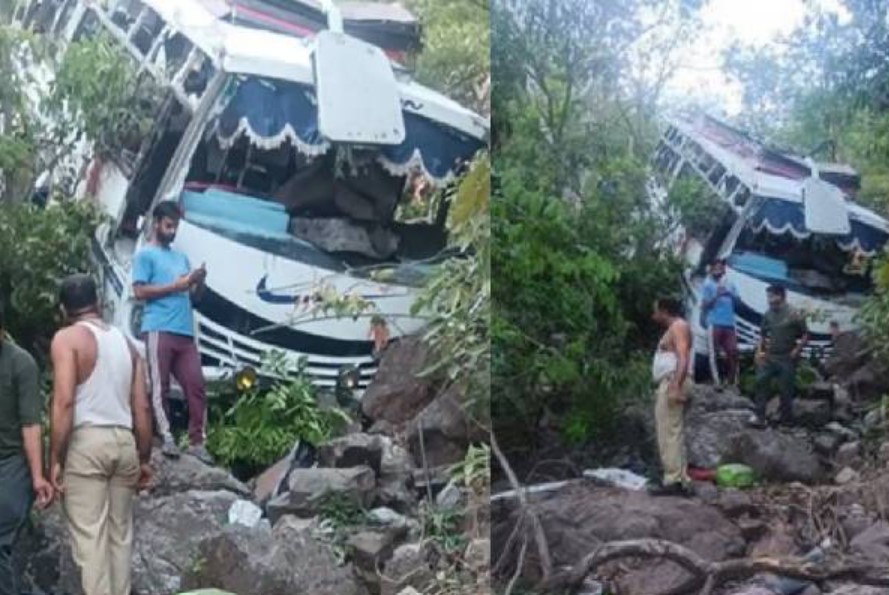 இந்தியாவில் பக்தர்கள் சென்ற பேருந்து மீது திடீர் பயங்கரவாத தாக்குதல்: 09 பேர் பலி