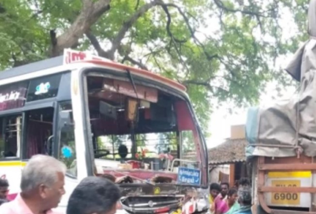 நெஞ்சை உலுக்கிய கோர விபத்து – குழந்தை உட்பட 5 பேர் உயிரிழப்பு