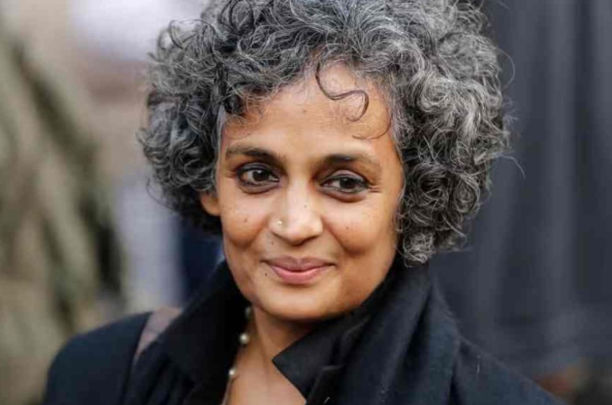 பிரபல எழுத்தாளர் அருந்ததி ராய் மீது உபா சட்டத்தின் கீழ் வழக்குப்பதிவு