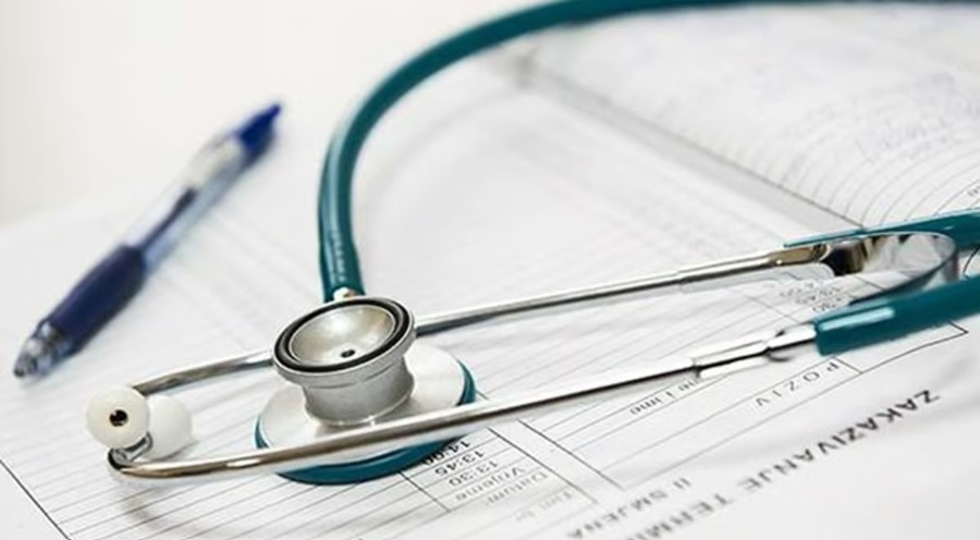 ரூ.16 லட்சம் கொடுத்து எம்பிபிஎஸ் பட்டம்!….குஜராத்தில்