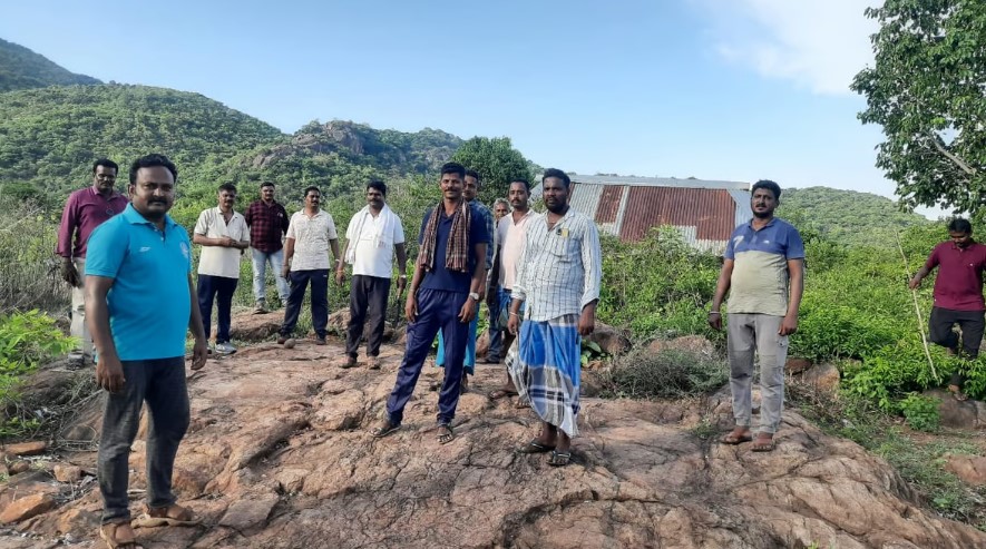 சாராயம் காய்ச்சி விற்பனை செய்ததாக அதிமுக நிர்வாகி கைது