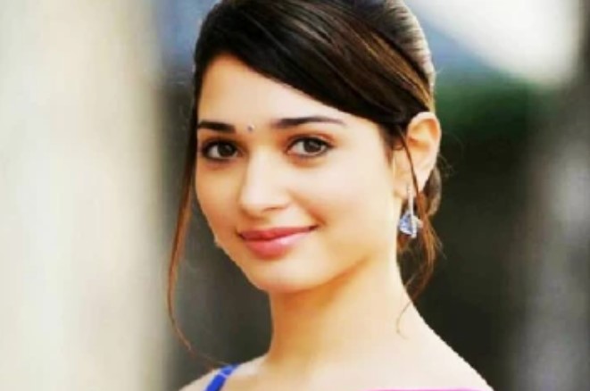 பள்ளி பாடத்திட்டத்தில் நடிகை தமன்னா பற்றிய குறிப்புகள் இடம்பெற்றுள்ளதால் பெற்றோர்கள் கடும் எதிர்ப்பு