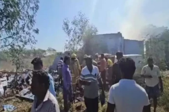 பட்டாசு ஆலையில் வெடிவிபத்தில் 4 பேர் உயிரிழப்பு!