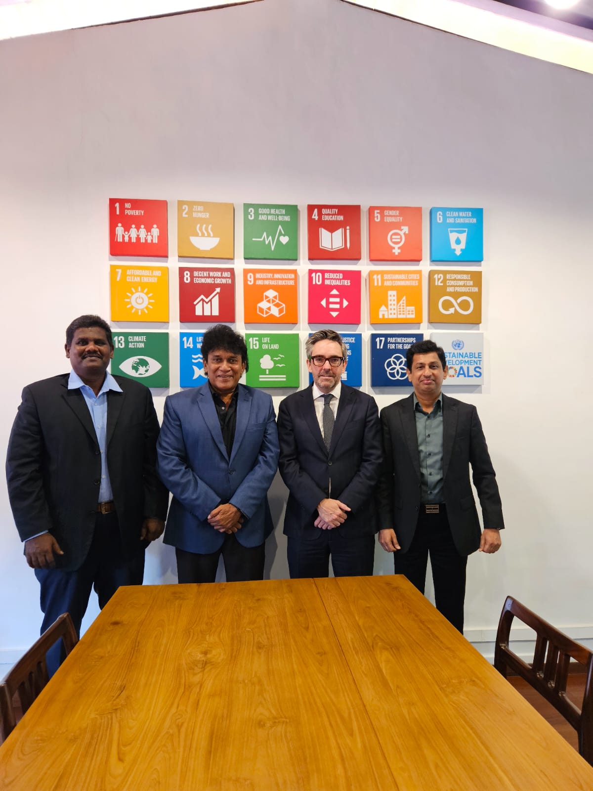 மனோ கணேசன் தலைமையில் தமுகூ தூதுக்குழு, ஐநா வதிவிட பிரதிநிதி மார்க் அந்திரேயை சந்தித்து உரையாடல்.