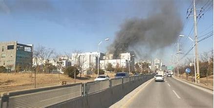 தென் கொரியா பேட்டரி தொழிற்சாலையில் ஏற்பட்ட தீ விபத்தில் 22 பேர் உயிரிழப்பு.