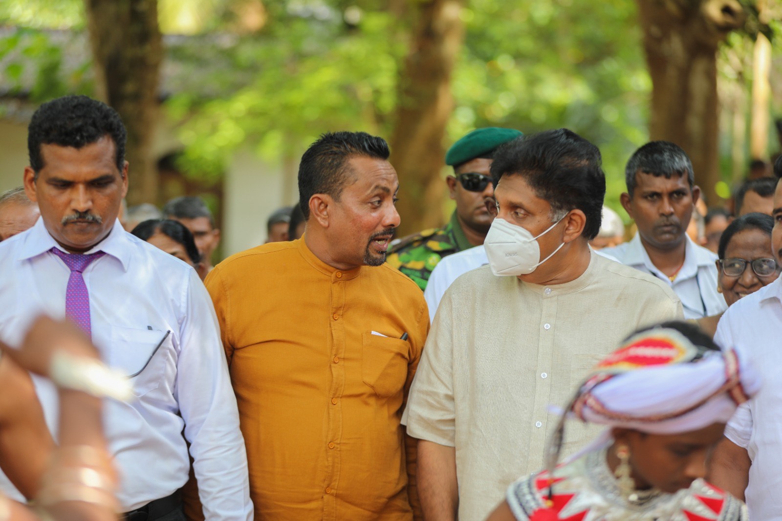 மொட்டுக் கட்சி எம்.பி. சஜித் பக்கம் தாவல்!