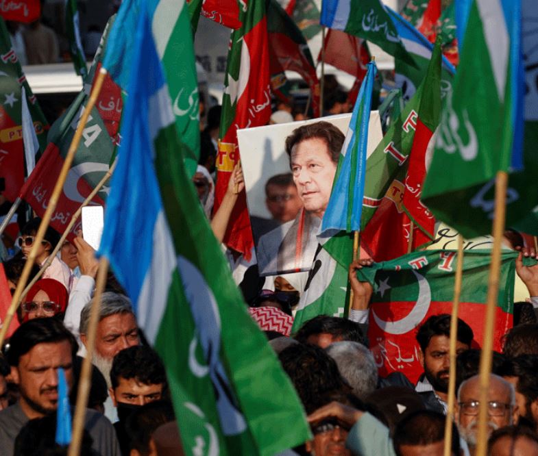 இம்ரான் கானின் PTI கட்சியை தடை செய்ய பாகிஸ்தான் அரசு நடவடிக்கை