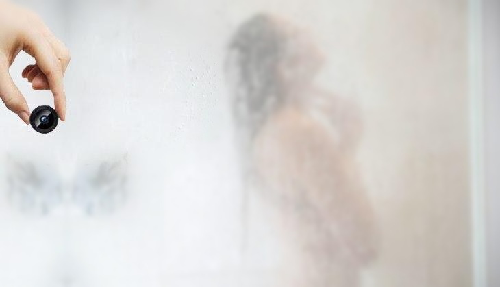 குளியலறை  கேமரா மூலம் மச்சினிச்சியதும், பெண் மருத்துவர் ஒருவரதும் நிர்வாண காட்சிகளை ரசித்த  யாழ்.மருத்துவர்  மாட்டினார்!