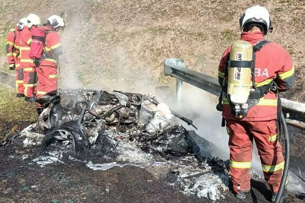 விபத்தில் எரிந்து பொசுங்கிய லம்போர்கினி ஓட்டுநர்