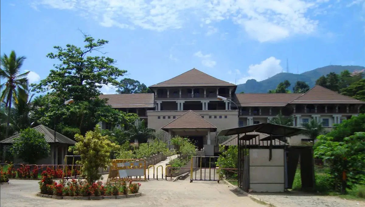 போலி வெடிகுண்டு புரளியால் 16 வழக்குகள் ஒத்திவைப்பு!