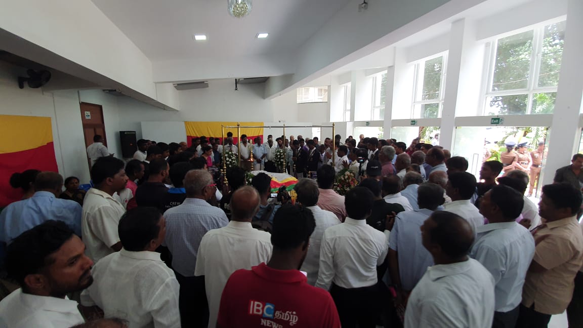 பெருந்தலைவரின் புகழுடலுக்கு யாழில் பலரும் அஞ்சலி!