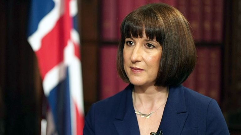 பிரித்தானிய வரலாற்றில் முதல்முறையாக கருவூல அதிபராக பெண் ஒருவர்.