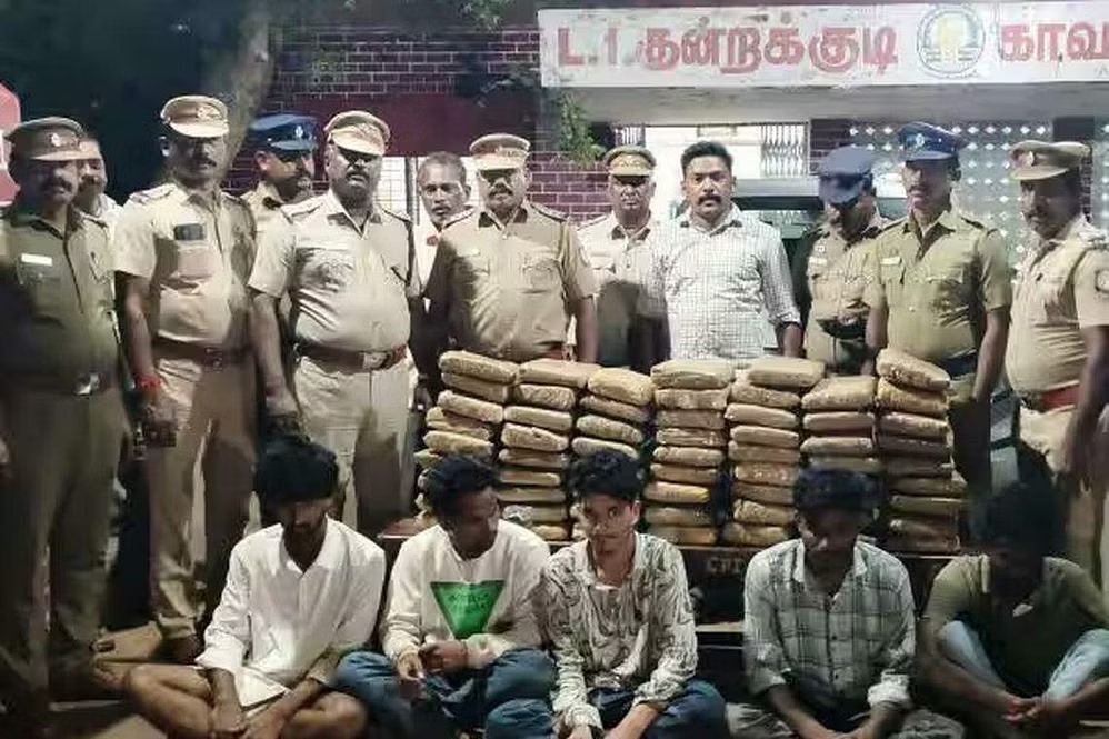 இலங்கைக்கு கடத்த முயன்ற 124 கிலோ கஞ்சா பறிமுதல்; ஐவர் கைது.