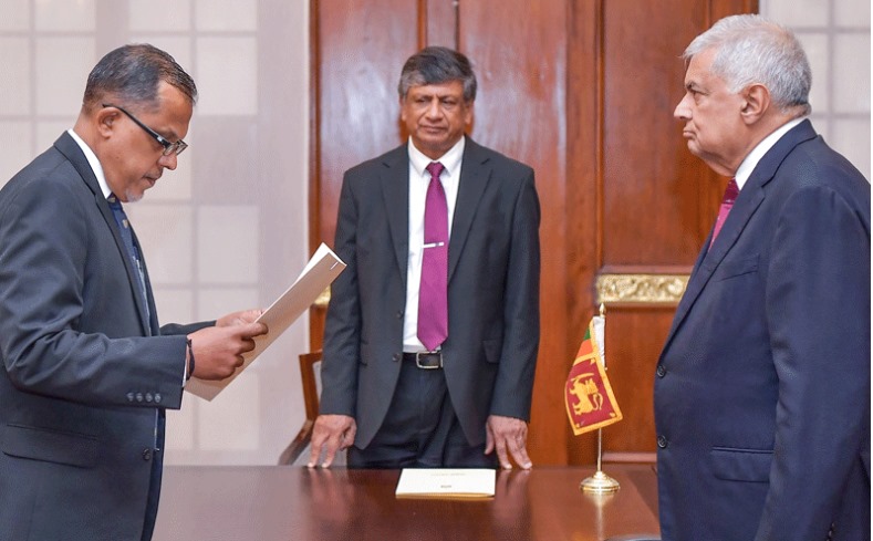 புதிய சட்டமா அதிபராக பரிந்த ரணசிங்க பதவிப் பிரமாணம் செய்துகொண்டார்.