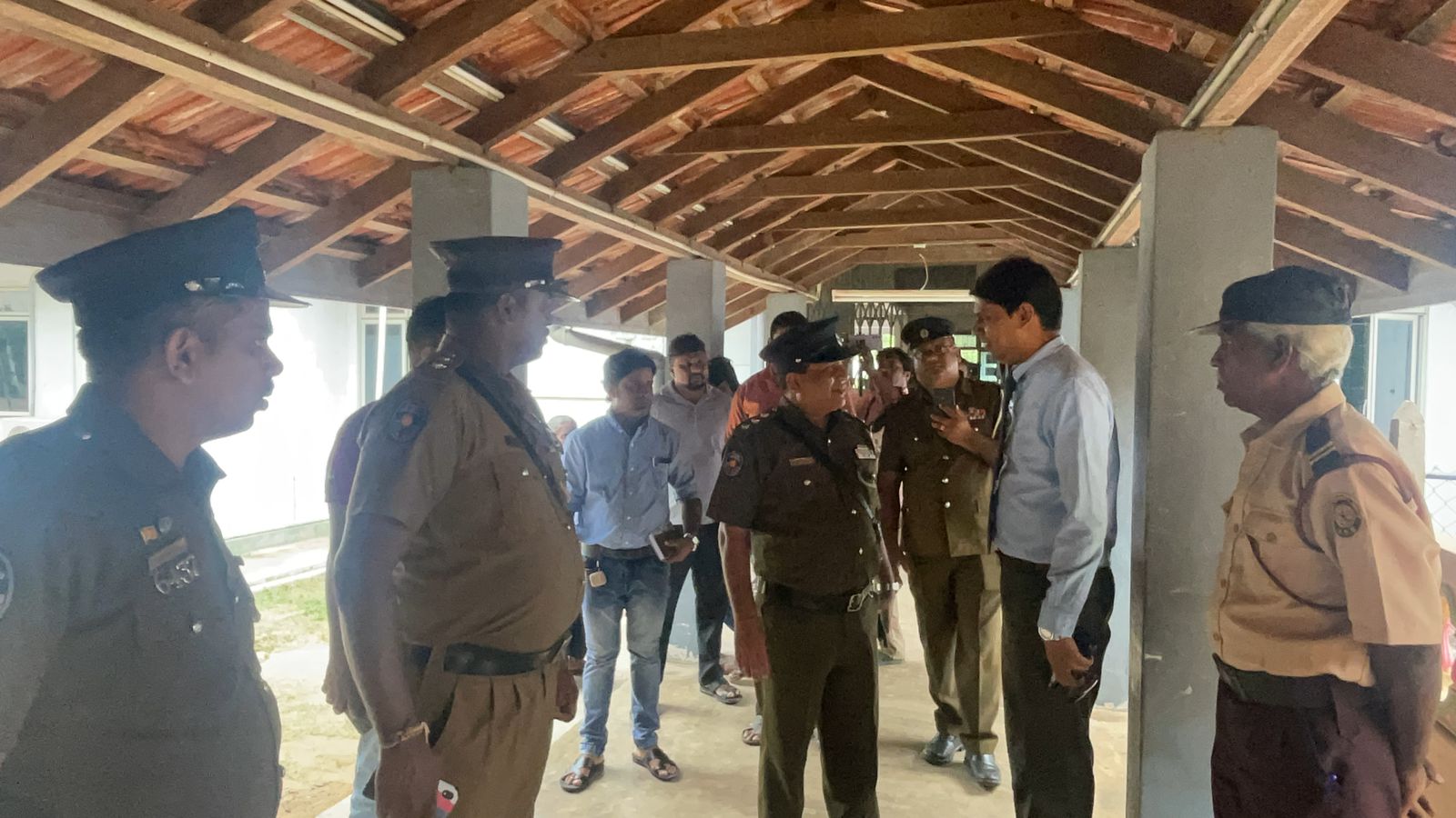 “ஊடகவியலாளர்களைச் சிறையில் அடைப்பேன்” என்று சாவகச்சேரி பொலிஸ் பொறுப்பதிகாரி மிரட்டல்!