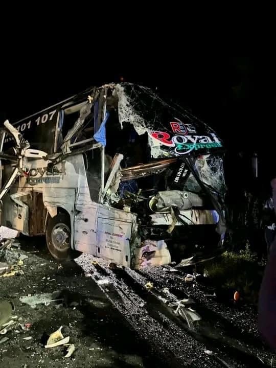 பேருந்து விபத்தில் ஒருவர் பலி 8 பேர் மருத்துவமனையில்!