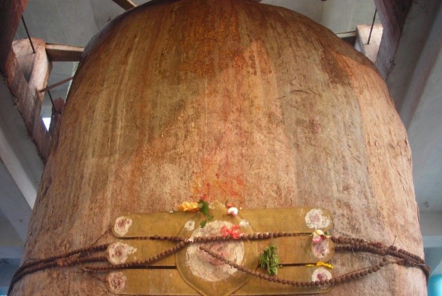 வளர்ந்து கொண்டே போகும் அதிசய சிவலிங்கம் – பக்தர்கள் ஆச்சர்யம்!