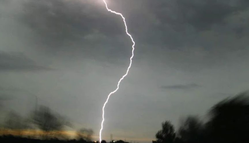 பிகாா், உத்தரபிரதேசத்தில் இடி மின்னல் தாக்கி ஒரே நாளில் 70-க்கும் மேற்பட்டோா் உயிரிழப்பு