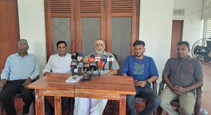 பலவிதமான தகைமைகள் இருந்தாலும்  தமிழ்த் தேசிய உணர்வு சுமந்திரனிடம் இல்லை  – இப்படிச் சாடுகின்றார் விக்கி.