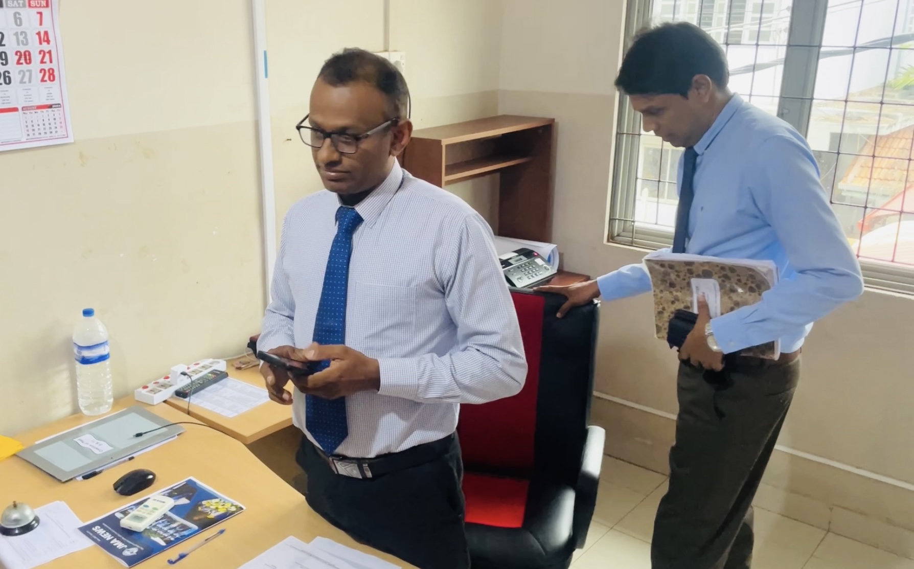 சாவகச்சேரி வைத்தியசாலையின் பதில் வைத்திய அத்தியட்சகர் யார்? – இன்று மீண்டும் அங்கு வந்த வைத்தியர் அர்ச்சுனா நீண்ட விவாதங்களின் பின்னர் வெளியேறினார்.