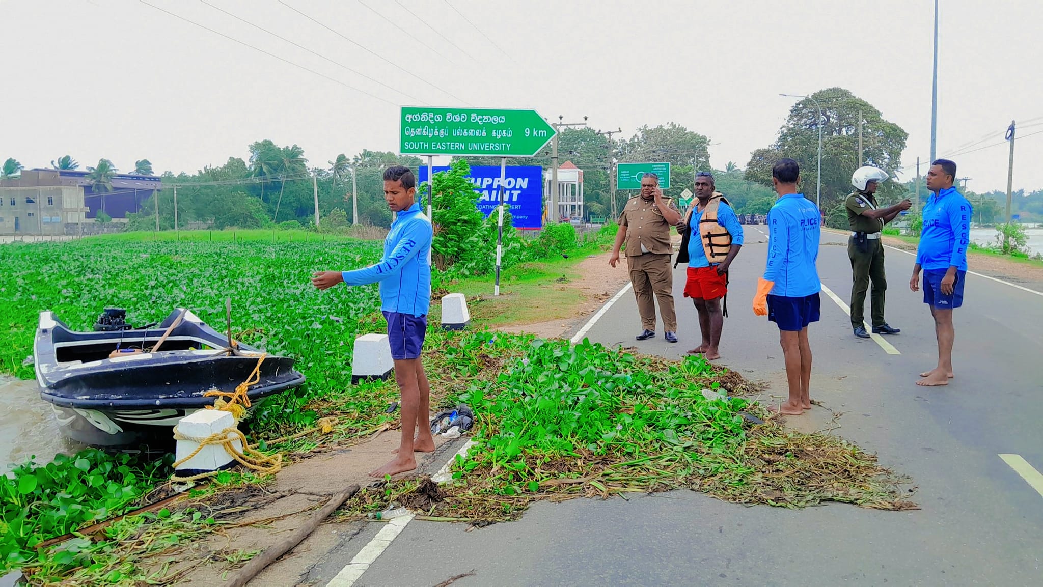 காரைதீவு வெள்ள அனர்த்தம்: இதுவரை ஏழு சடலங்கள் மீட்பு!  – மீட்புப் பணியாளர்களின் தேடுதல் வேட்டை தொடர்கின்றது.