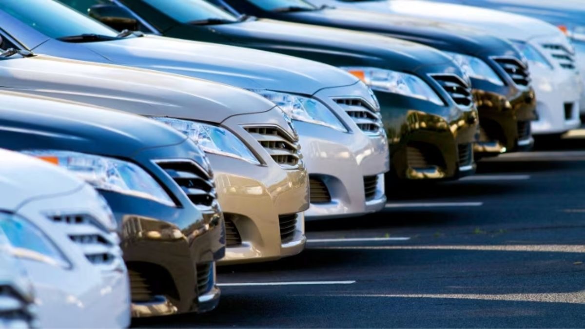 அமைச்சுகளுக்குச் சொந்தமான சொகுசு வாகனங்களை ஏலம் விடுவதற்கு அரசாங்கம் முடிவு.