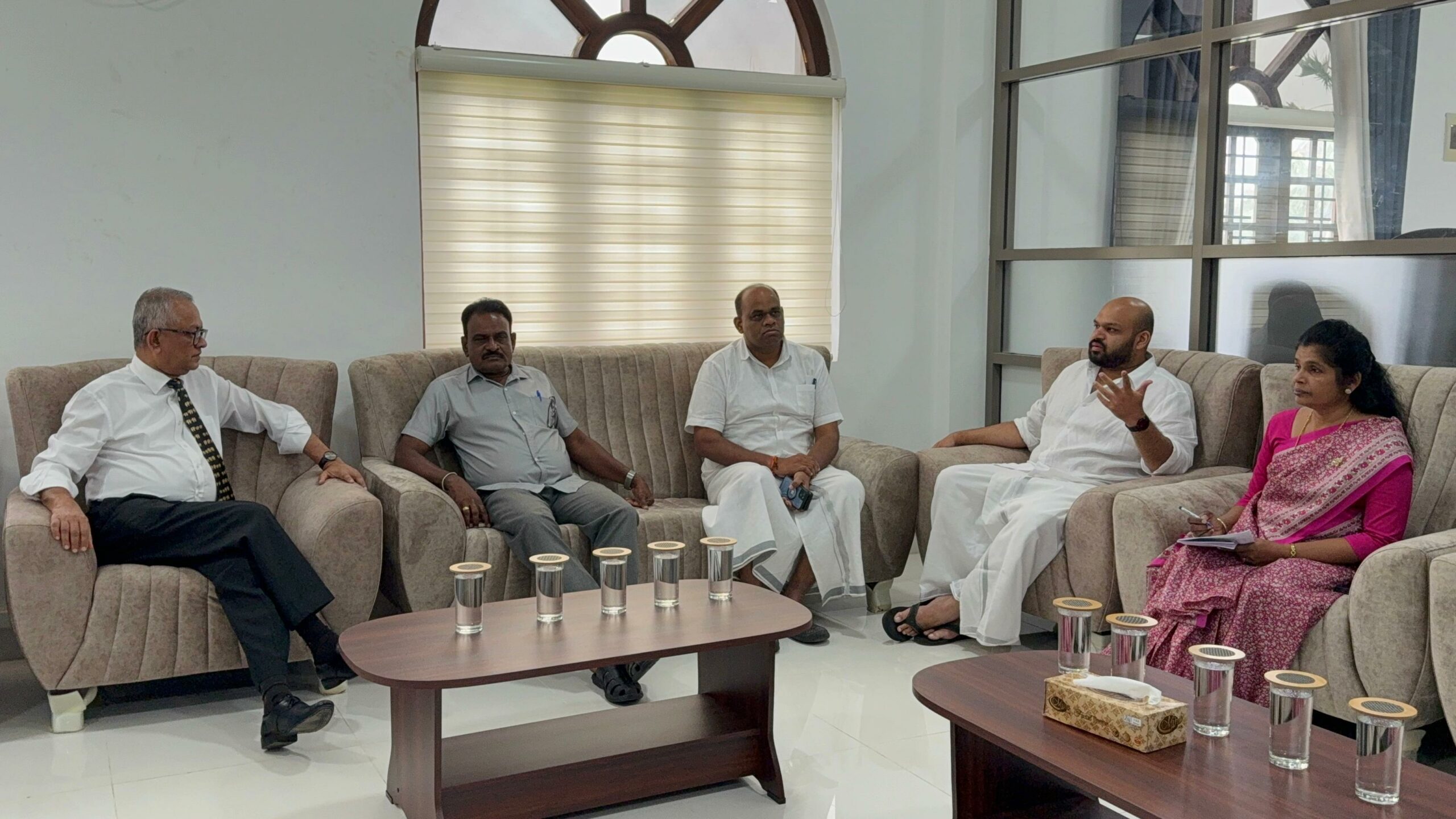 மட்டு. மாவட்ட தமிழரசு எம்.பிக்கள் கிழக்கு ஆளுநருடன் நேரில் சந்திப்பு    – அனர்த்த முகாமை தொடர்பில் ஆராய்வு.